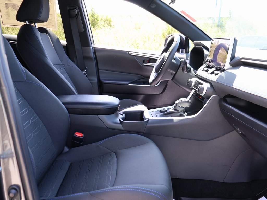 2024 Toyota RAV4 Hybrid SE photo 9