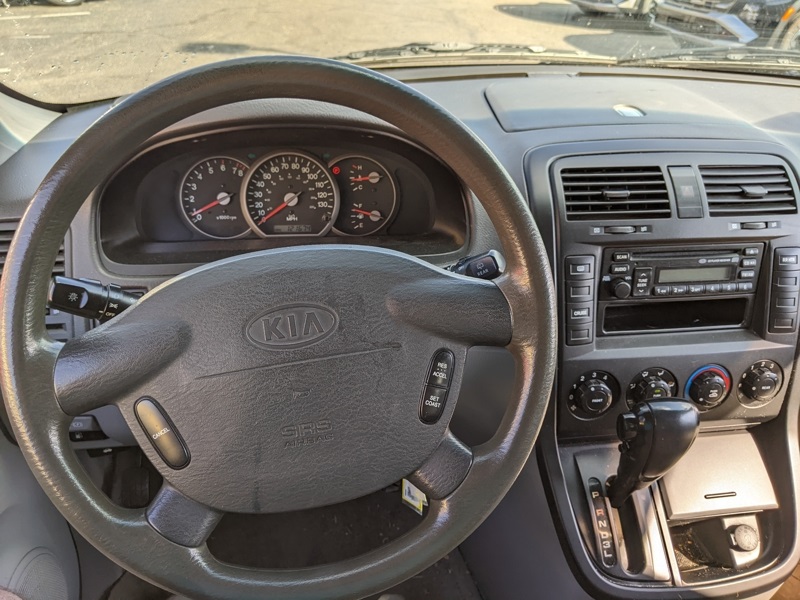 2005 Kia Sedona LX photo 8