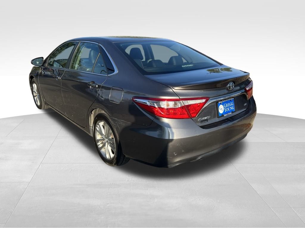 2017 Toyota Camry SE photo 3