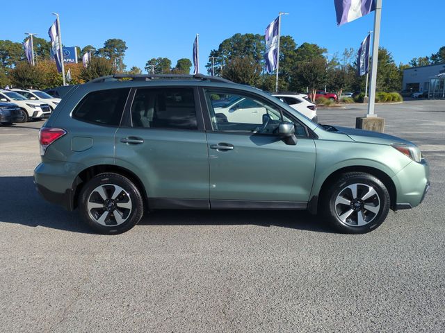 2017 Subaru Forester 2.5i Premium photo 2