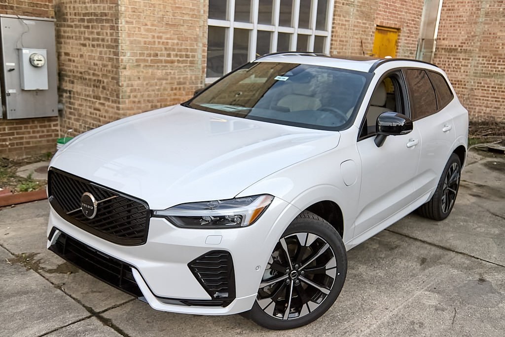 2026 VOLVO XC60 - Image 2