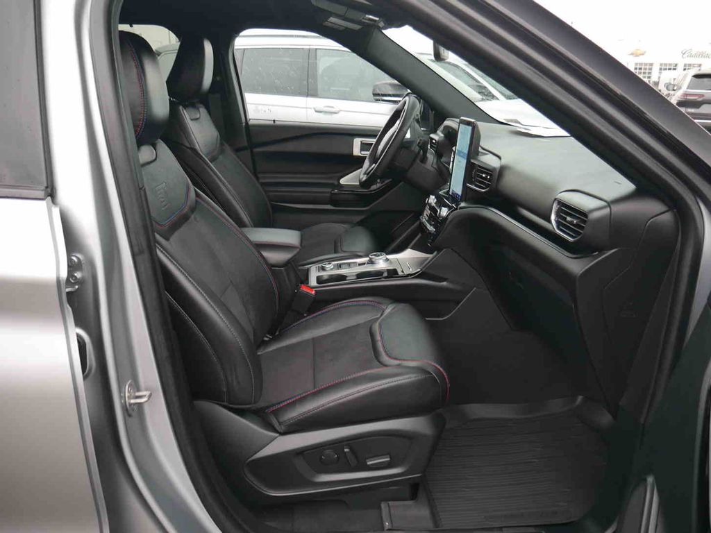 2024 Ford Explorer ST photo 27