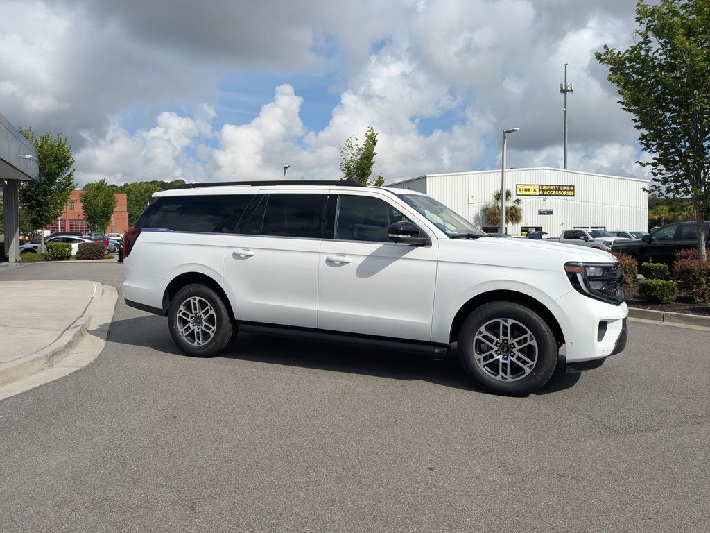 2025 Ford Expedition MAX photo 2