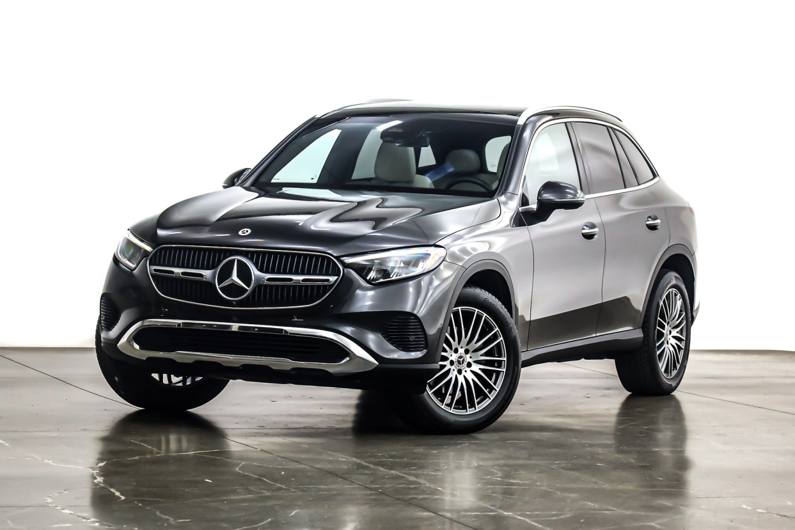 2023 Mercedes-Benz GLC GLC300's photo