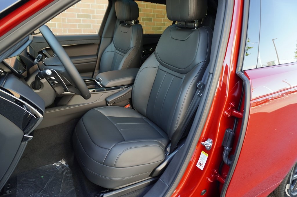 2025 Land Rover Range Rover Sport SE photo 12
