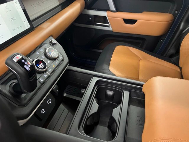 2024 Land Rover Defender 110 X-Dynamic SE photo 21