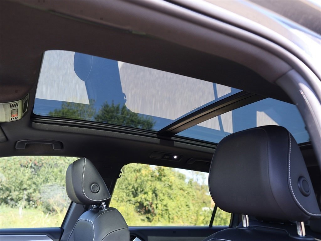2022 Volkswagen Tiguan SE R-Line Black photo 11