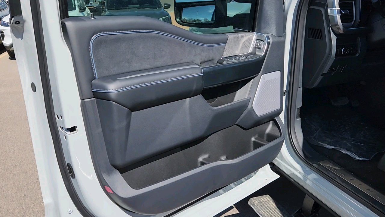 2025 Ford F-350 Platinum photo 9