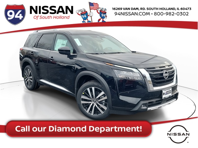 2025 Nissan Pathfinder Platinum's photo