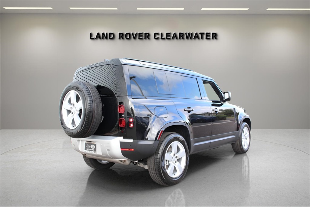 2025 Land Rover Defender 110 S photo 4
