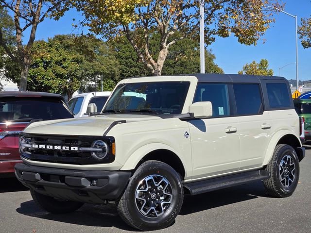 2025 Ford Bronco Outer Banks photo 2