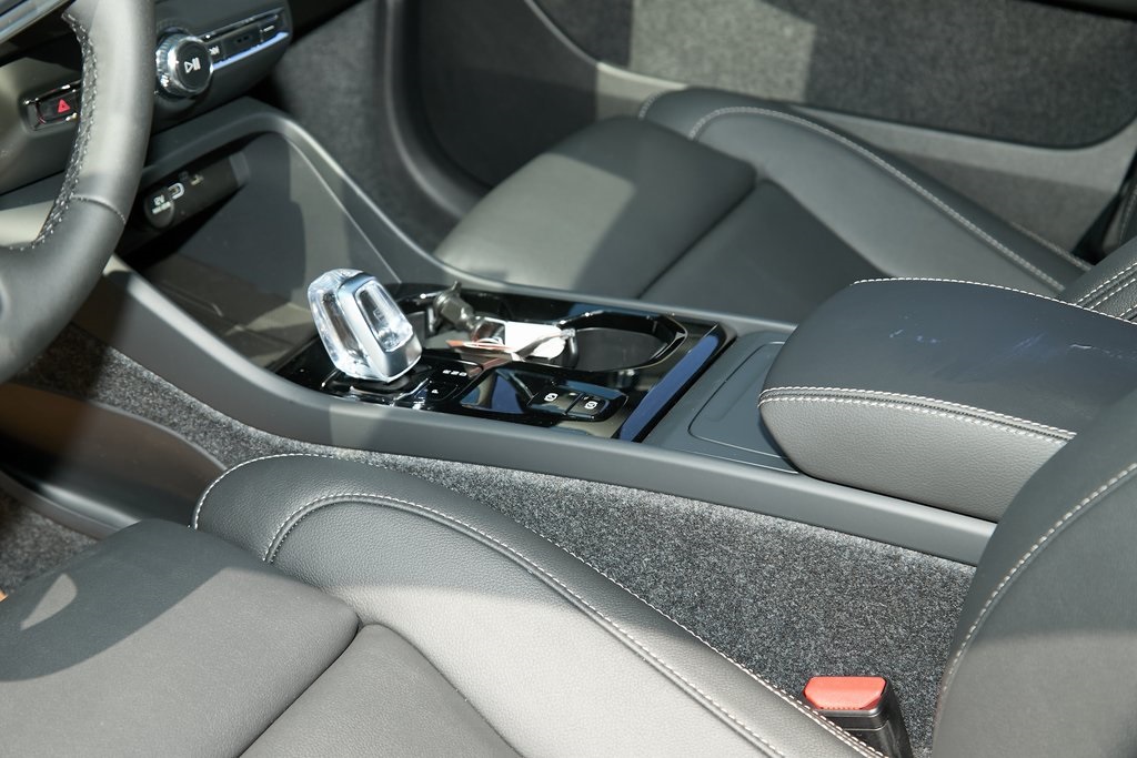 2026 VOLVO XC40 - Image 11