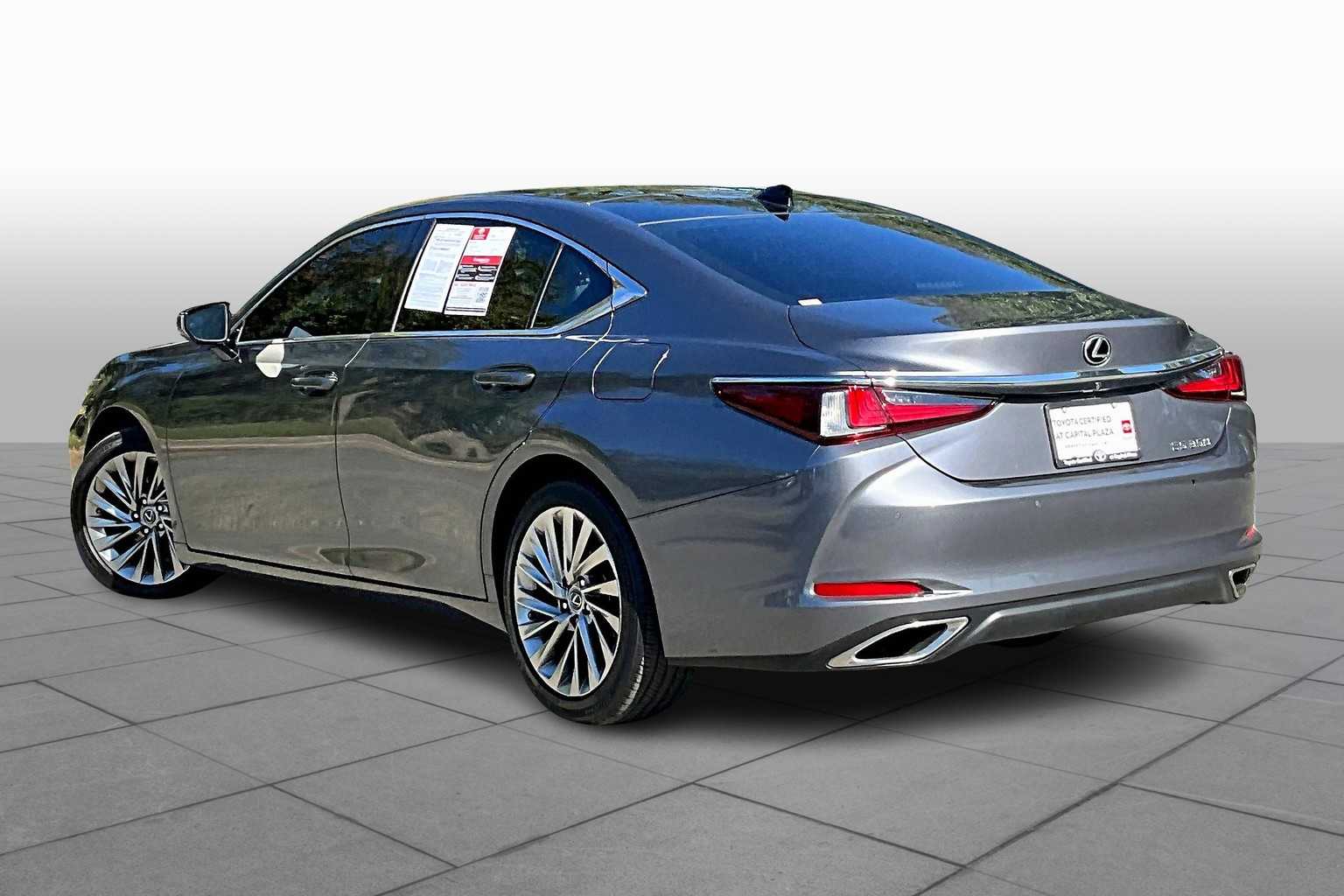 2019 Lexus ES Luxury photo 11