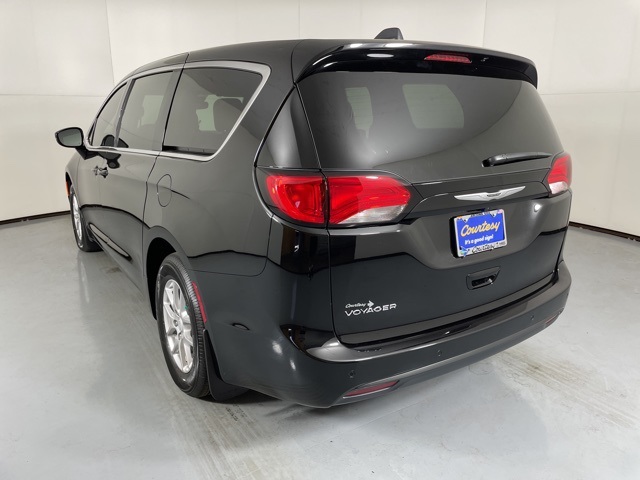 2025 Chrysler Voyager LX photo 3