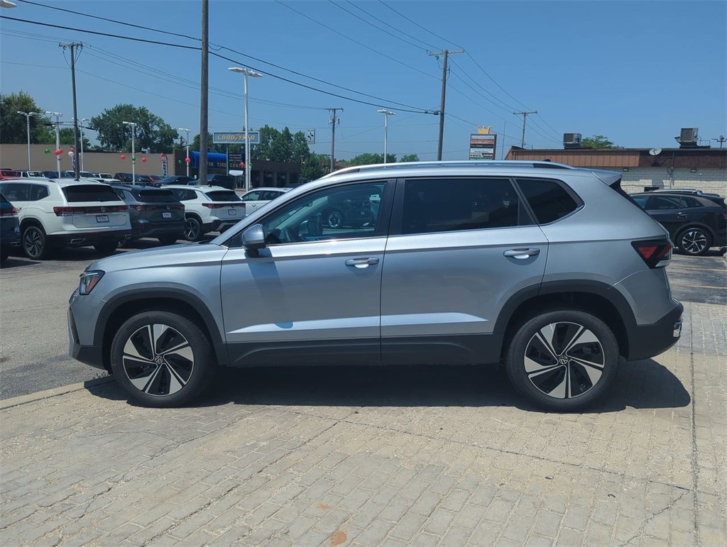 2025 Volkswagen Taos SE photo 5