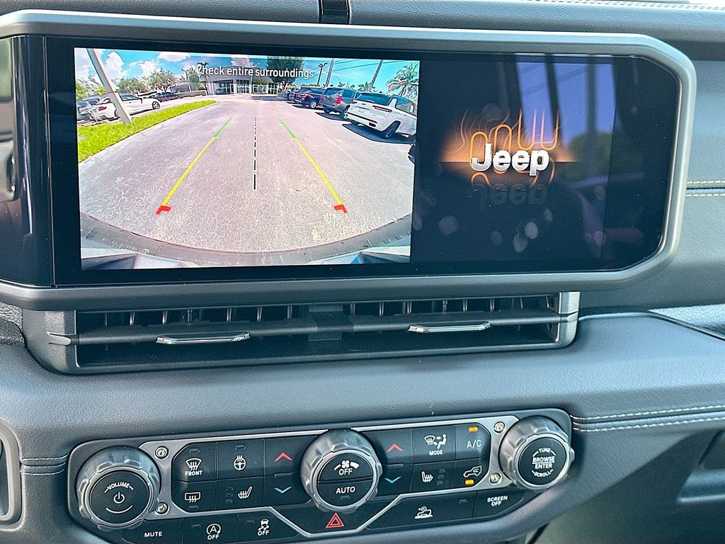2024 Jeep Wrangler Sahara photo 14