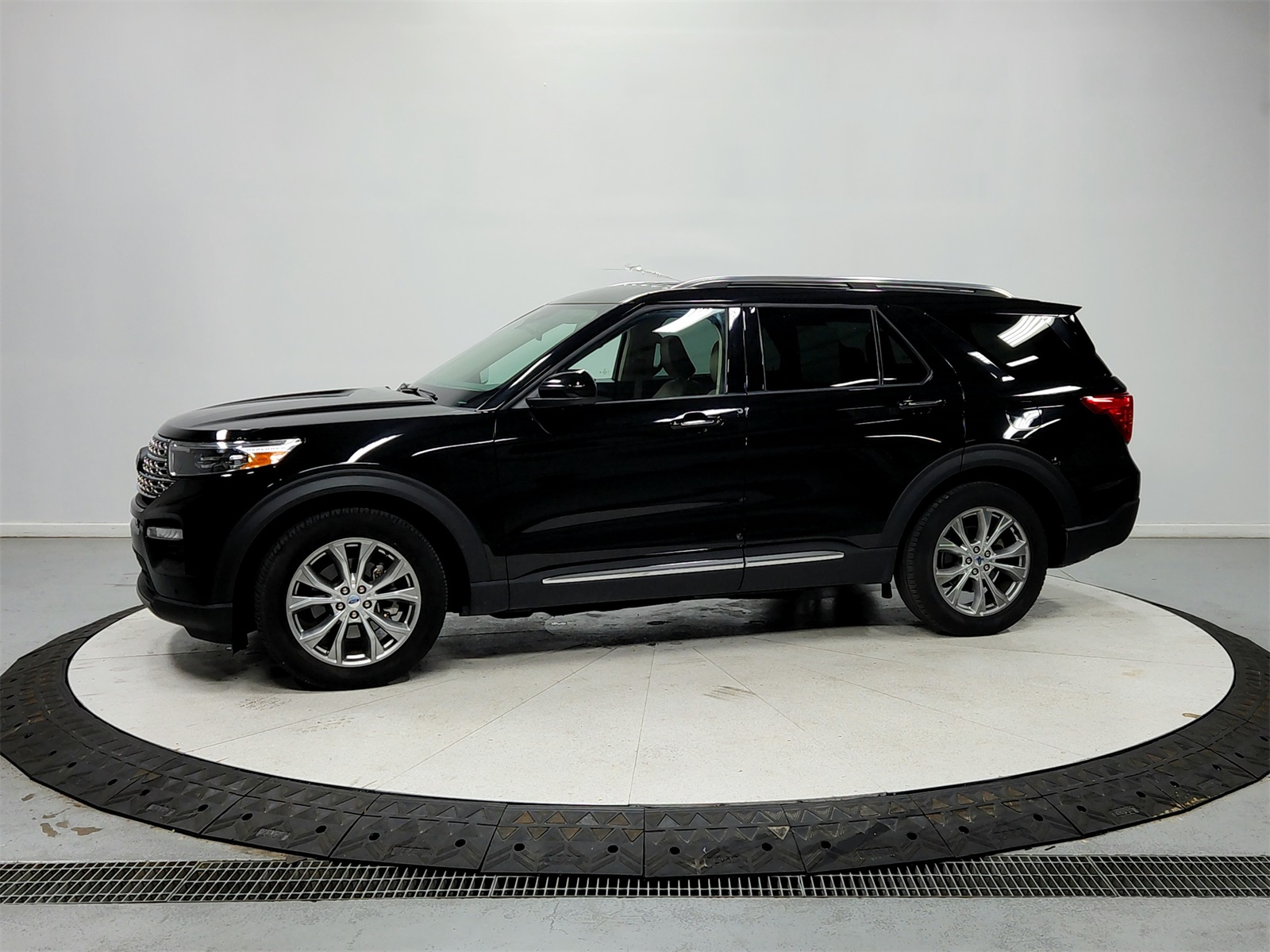 2023 Ford Explorer Limited photo 4