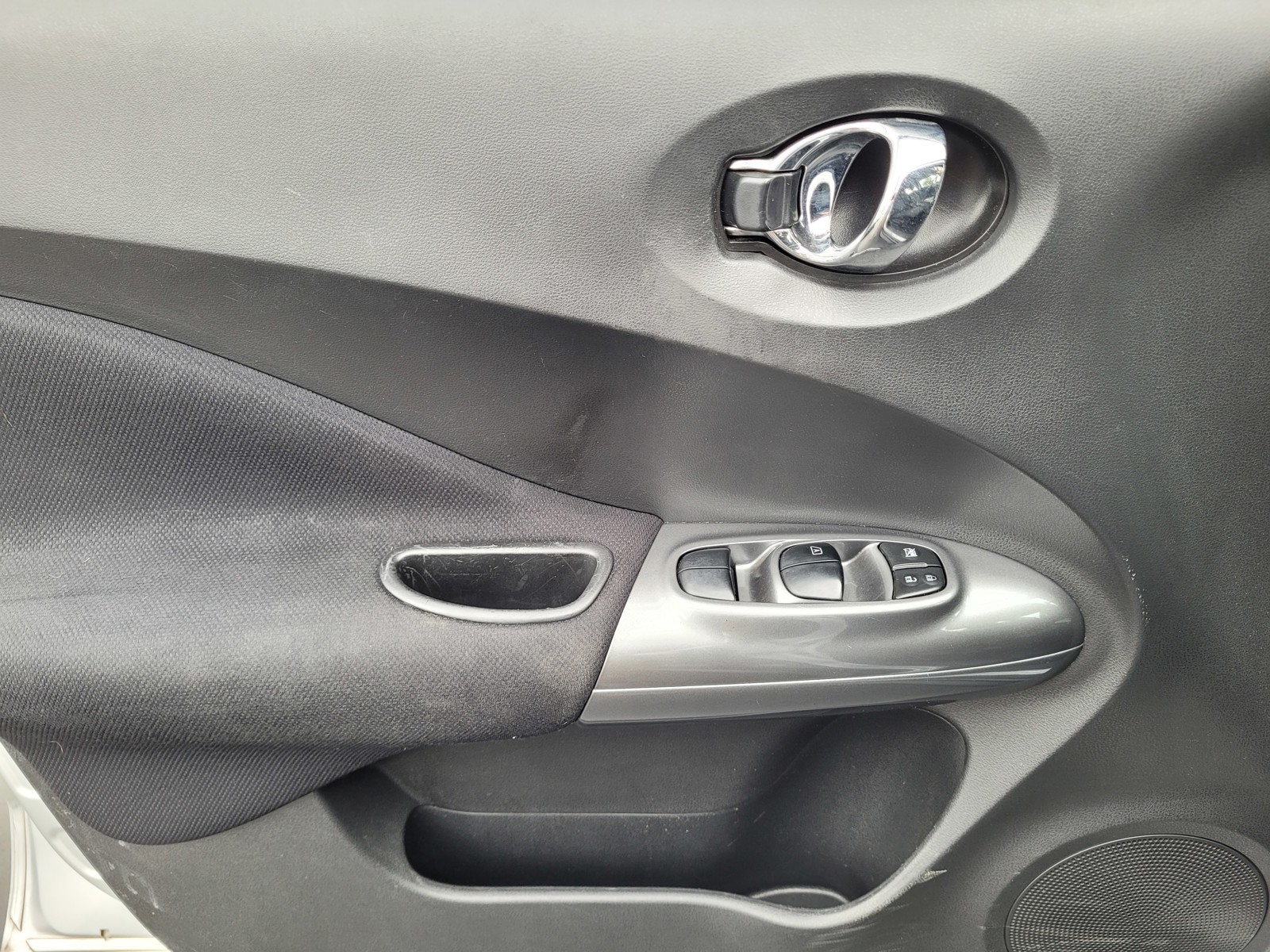 2015 Nissan Juke S photo 17