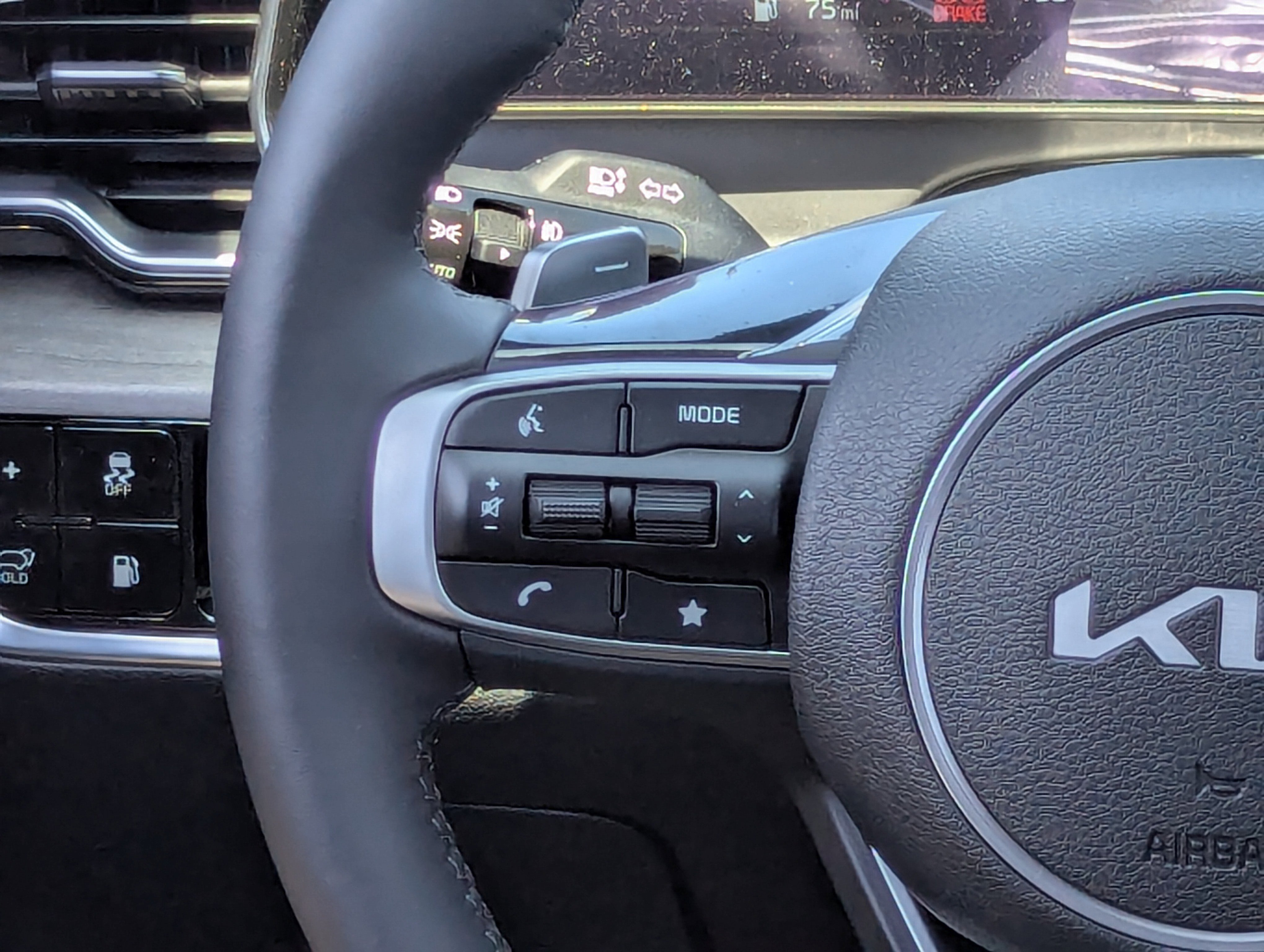 2024 Kia Sportage Plug-In Hybrid X-Line Prestige photo 2
