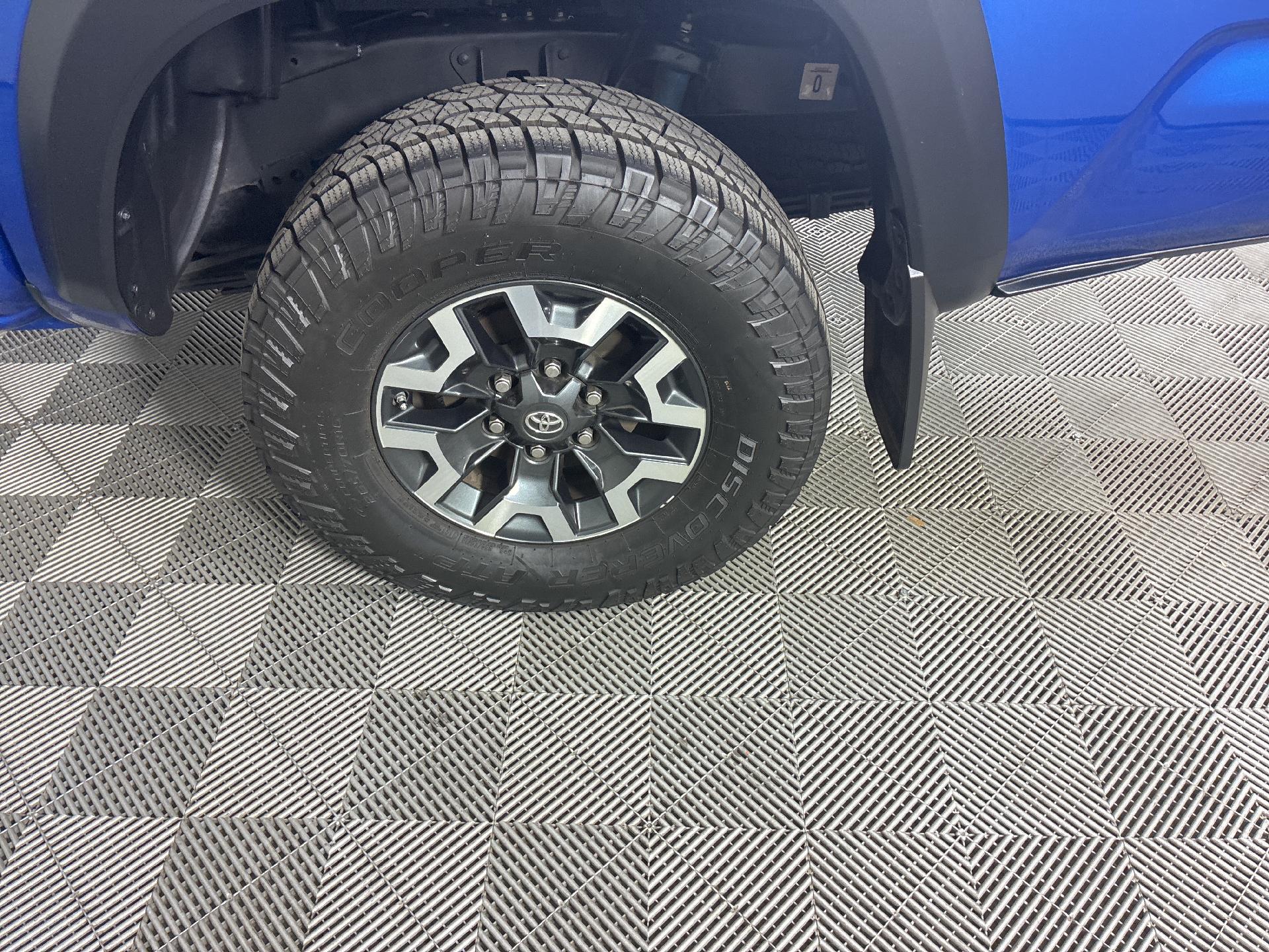 2017 Toyota Tacoma TRD photo 10