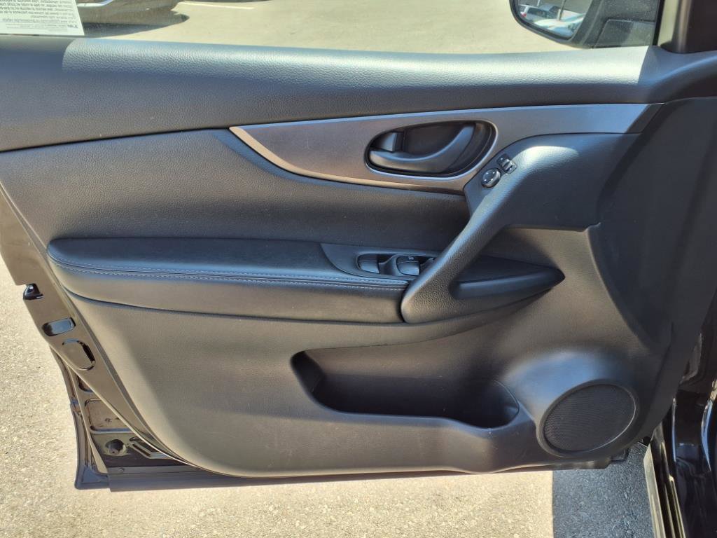 2021 Nissan Rogue Sport S photo 17