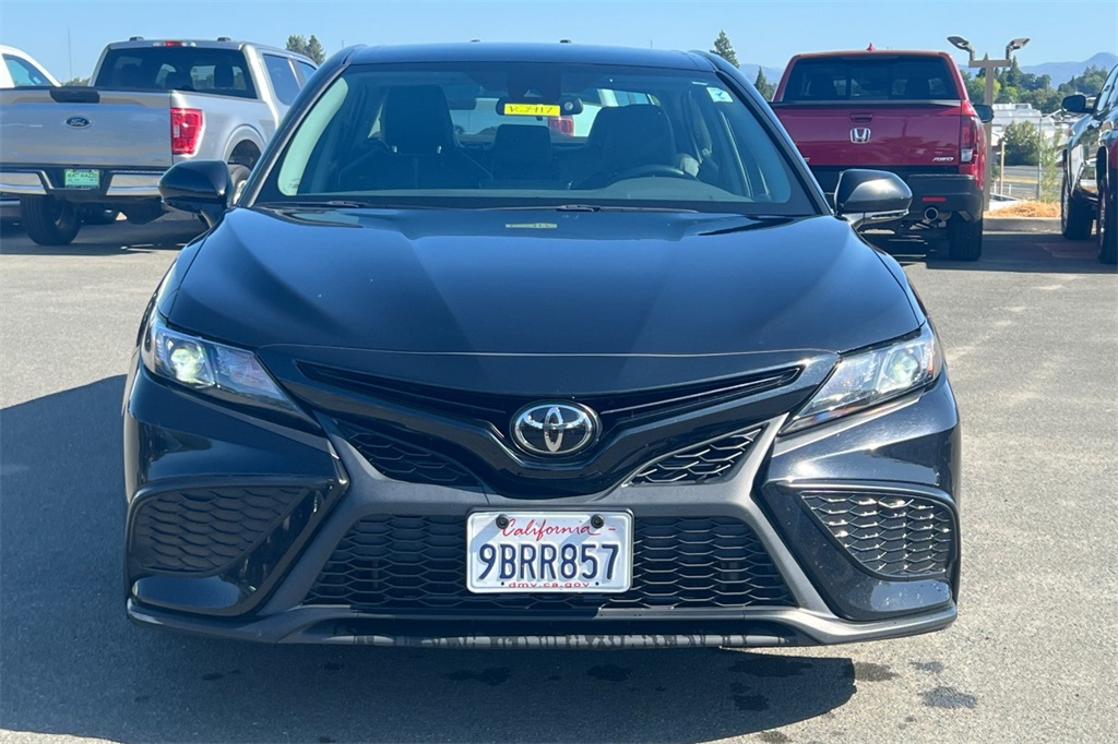 2022 Toyota Camry SE photo 6