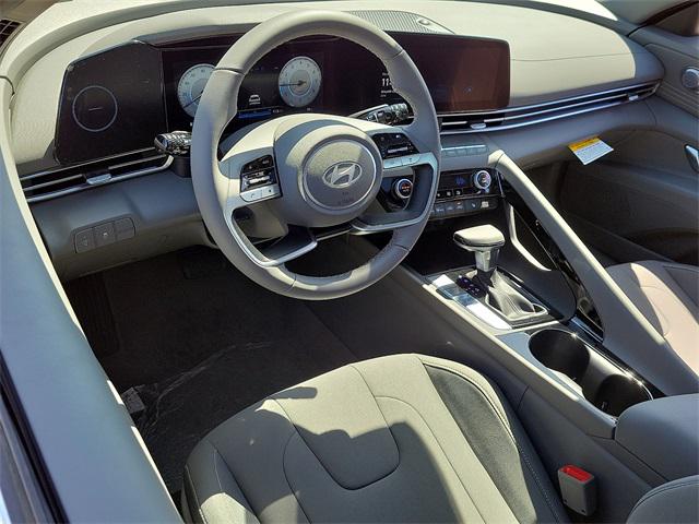 2025 Hyundai Elantra SEL Sport photo 7