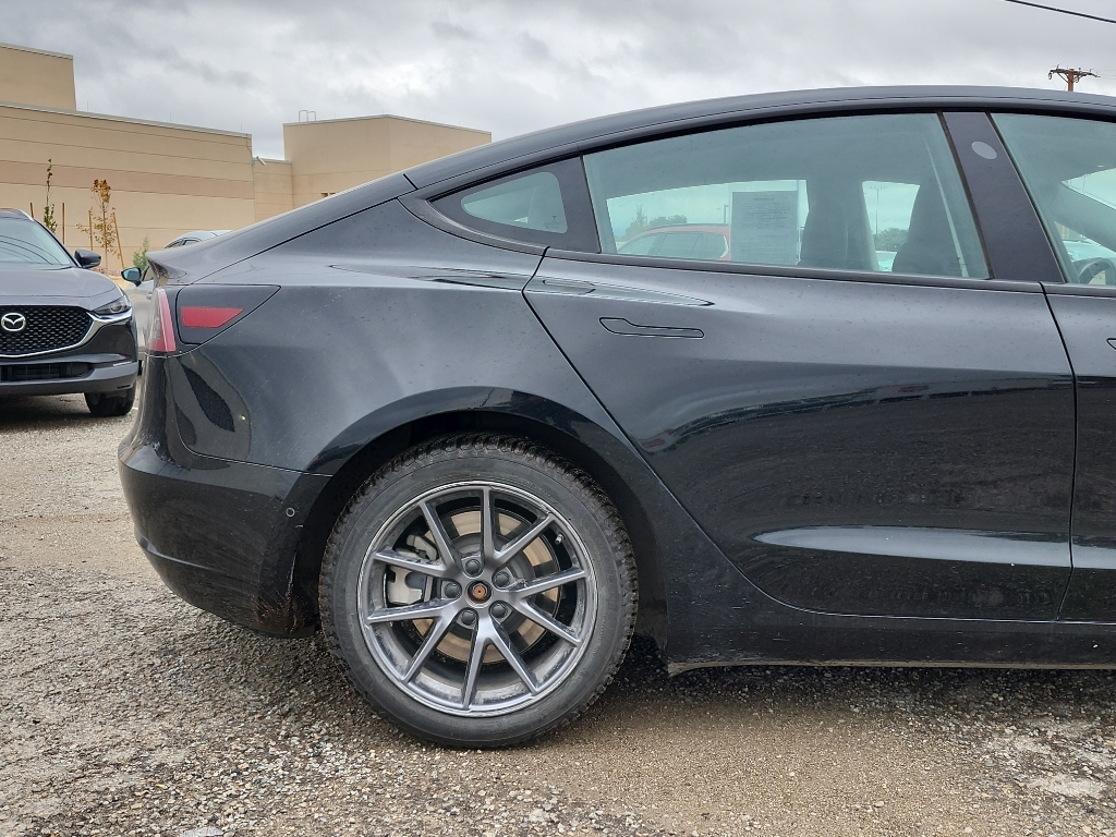 2021 Tesla Model 3 Standard Range Plus photo 4