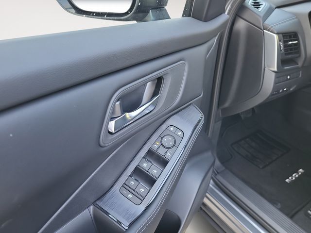 2026 Nissan Rogue SV photo 10