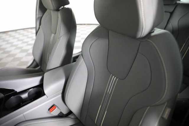 2024 Hyundai Elantra SEL Convenience photo 2