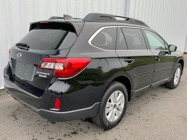 2017 Subaru Outback 2.5i Premium photo 3
