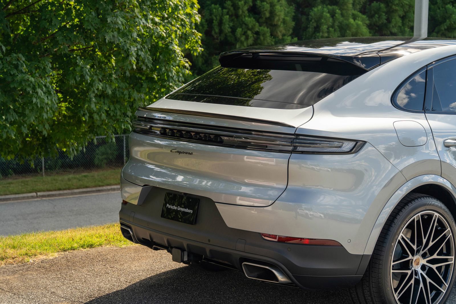 2026 Porsche Cayenne Base photo 13