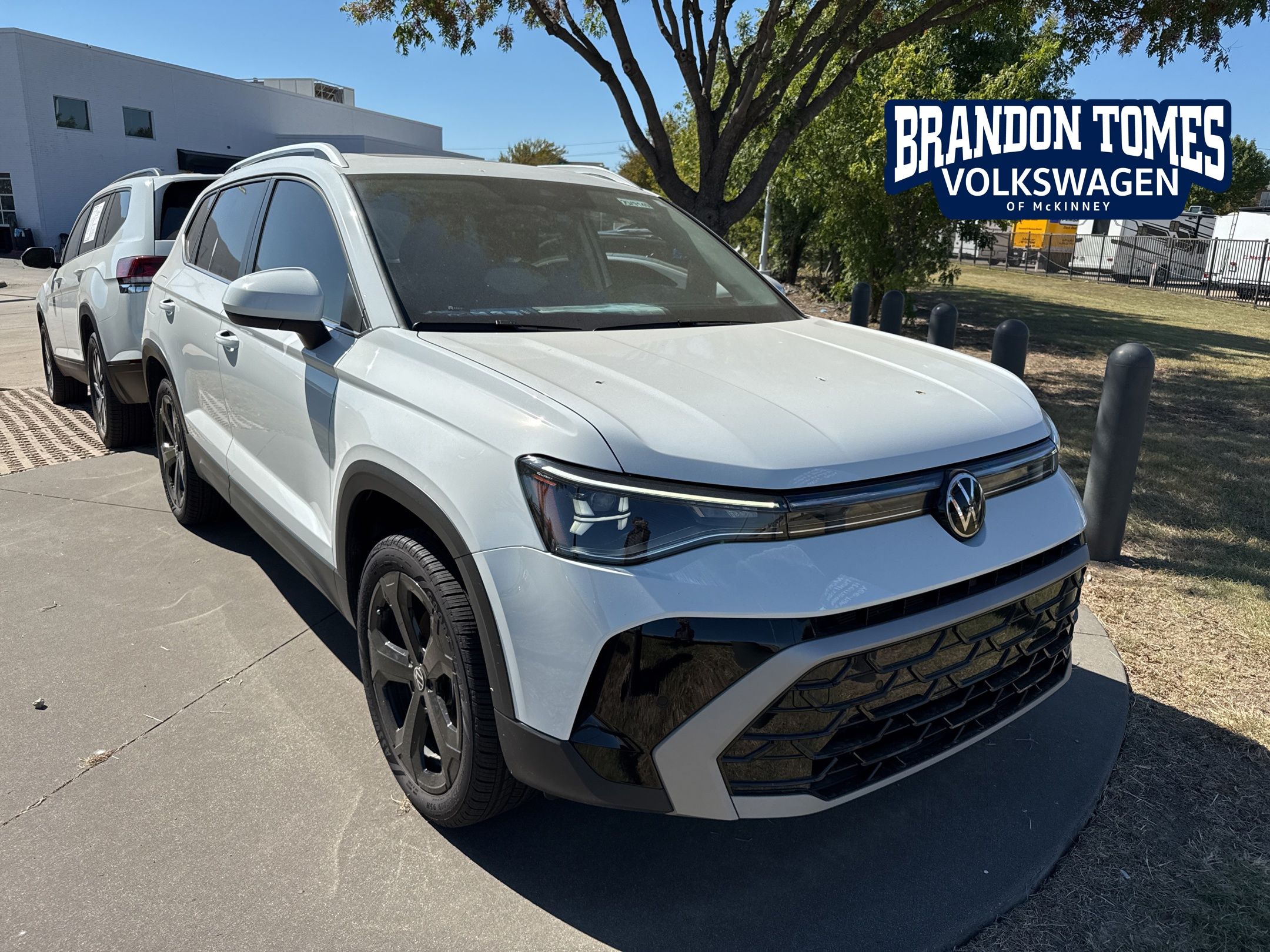 2025 Volkswagen Taos SEL's photo