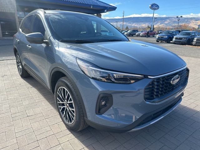 2025 Ford Escape PHEV's photo