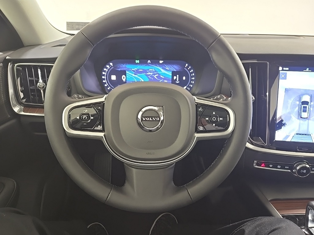 2026 Volvo V60 Plus photo 8