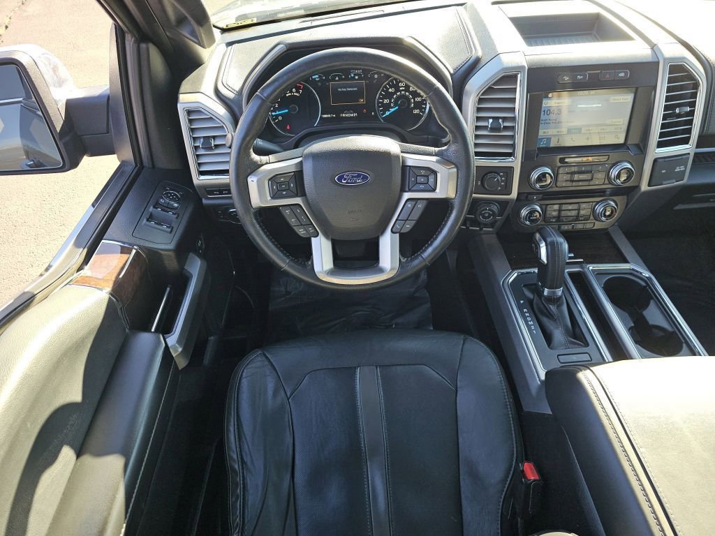 2016 Ford F-150 Platinum photo 4