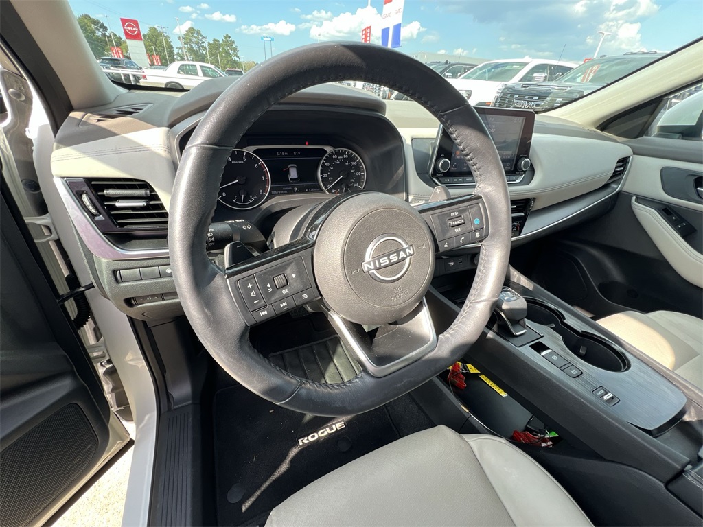 2022 Nissan Rogue SV photo 13