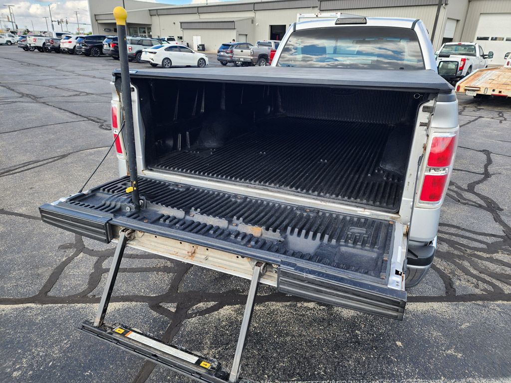 2012 Ford F-150 XLT photo 9