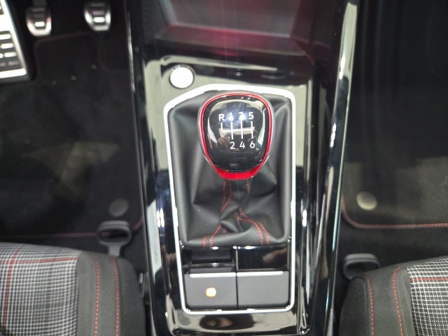 2024 Volkswagen Golf GTI 380 SE photo 17