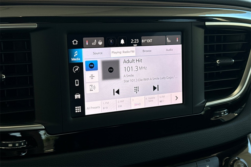 2022 Chrysler Voyager LX photo 16