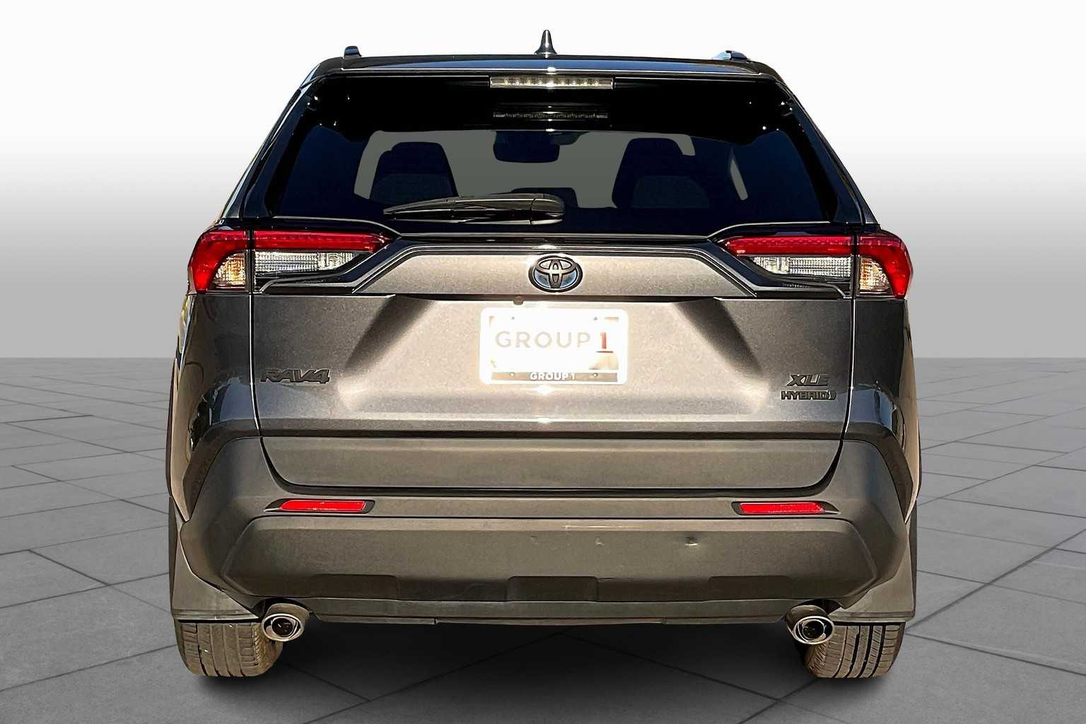 2022 Toyota RAV4 Hybrid XLE Sport photo 3