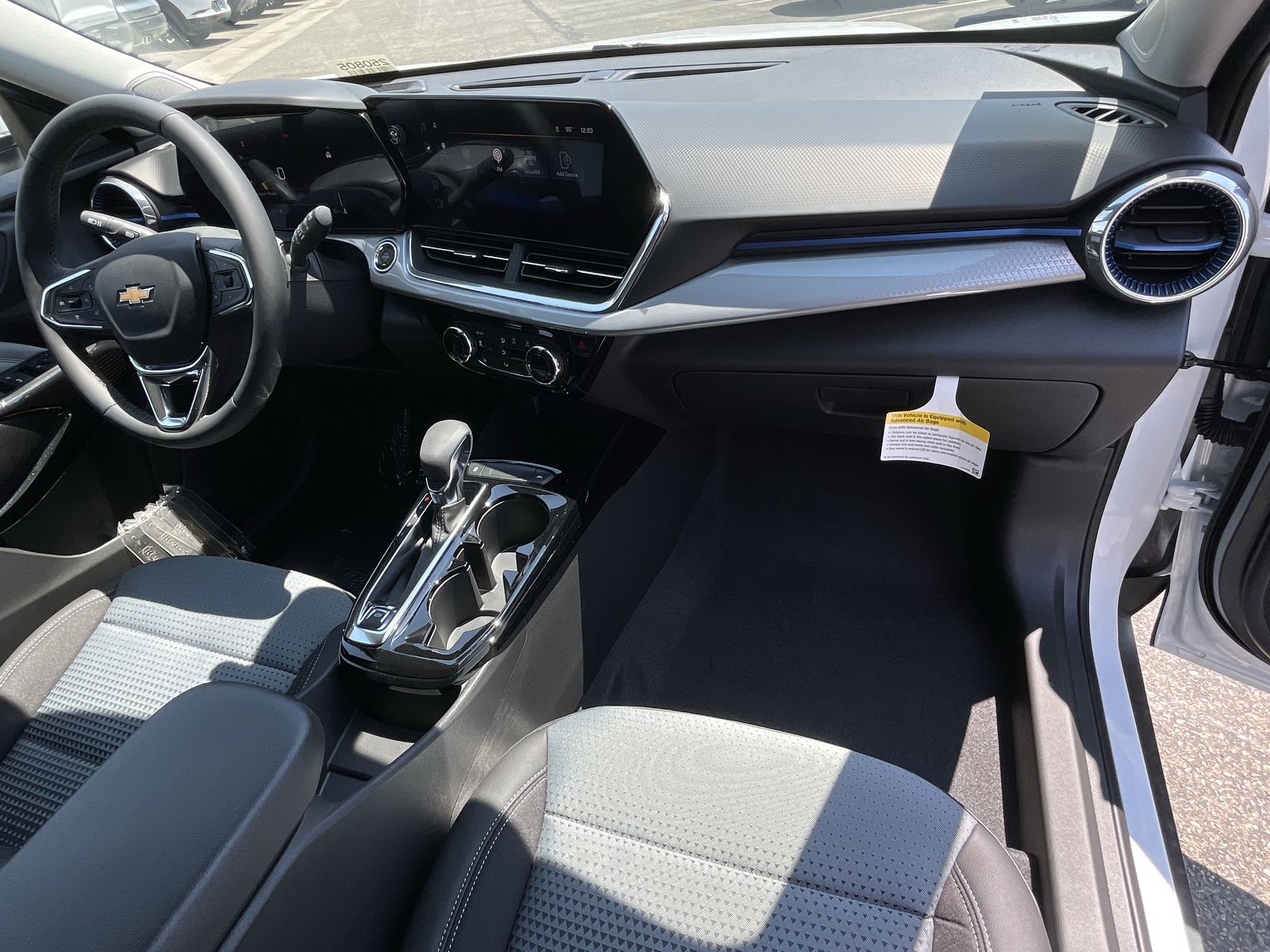 2025 Chevrolet Trax LT photo 26