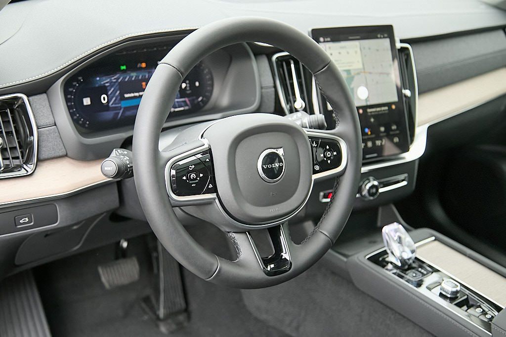 2026 VOLVO XC90 - Image 12