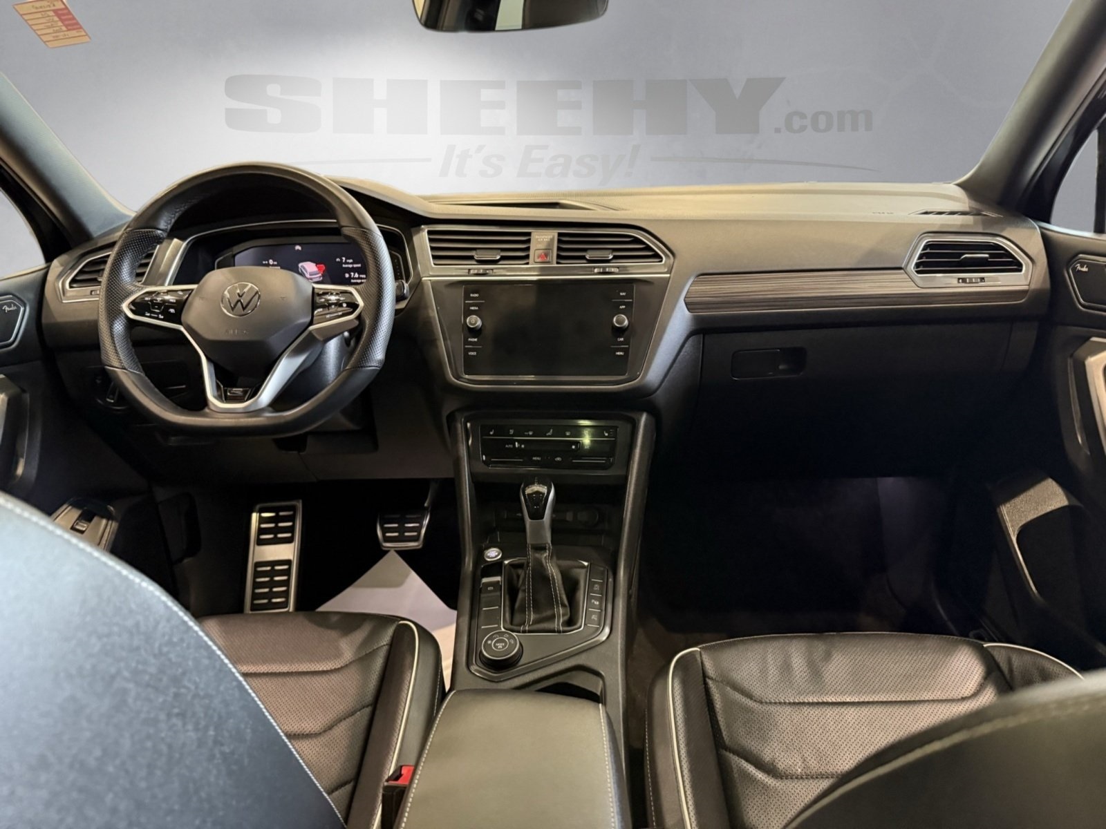 2024 Volkswagen Tiguan SEL R-Line Black photo 3