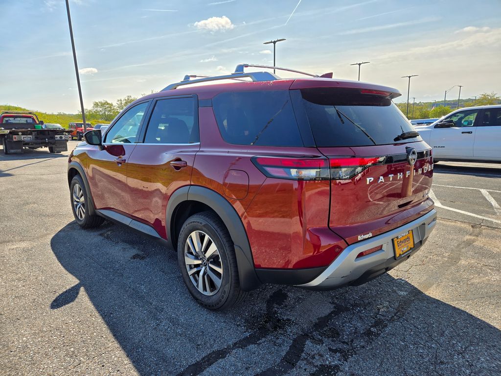 2022 Nissan Pathfinder SL photo 4