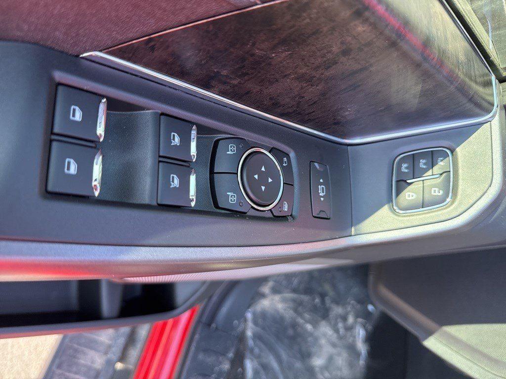 2025 Ford F-250 Lariat photo 24