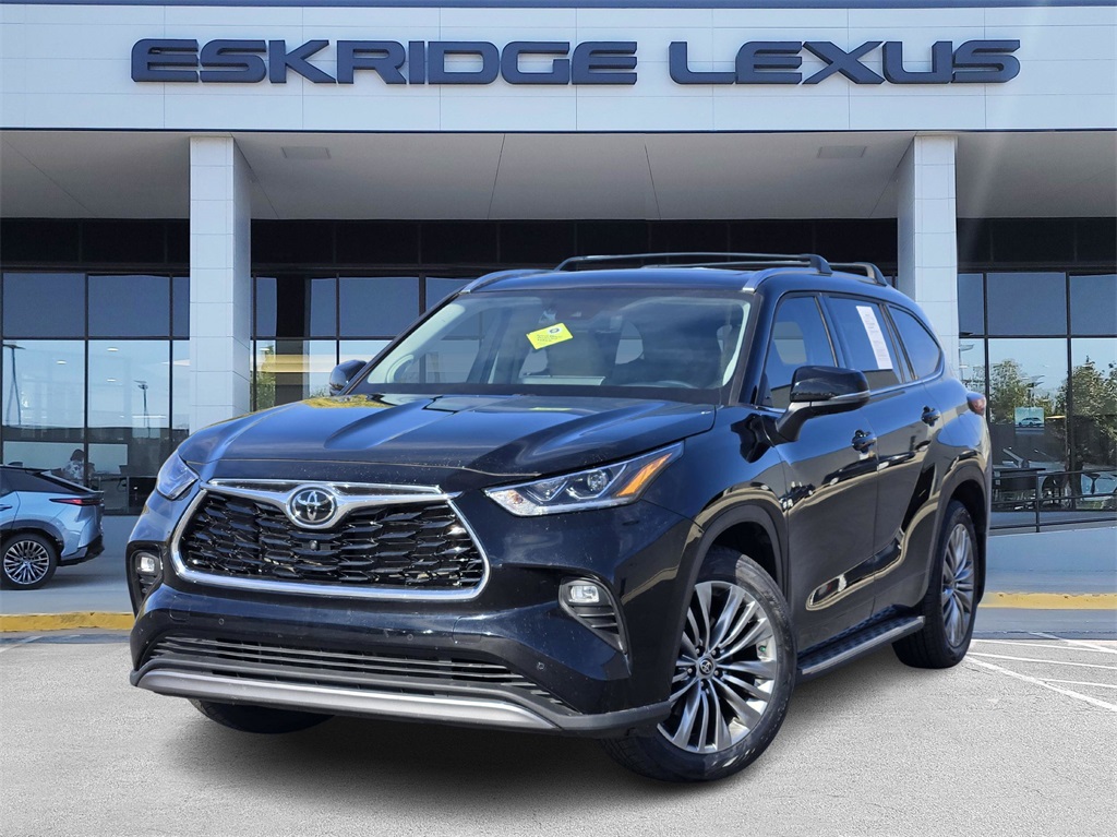 2022 Toyota Highlander Platinum's photo