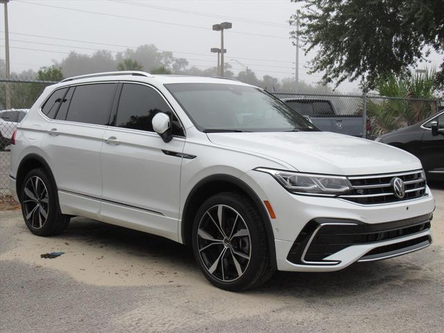 2024 Volkswagen Tiguan SEL R-LINE's photo