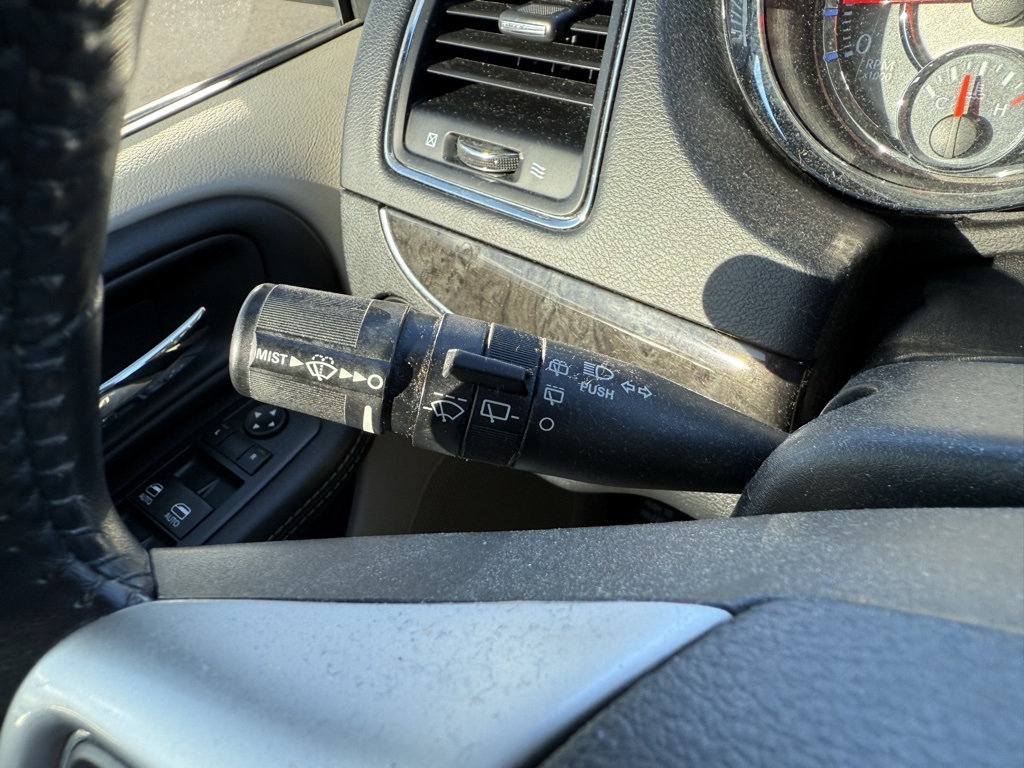 2015 Chrysler Town & Country Touring photo 29