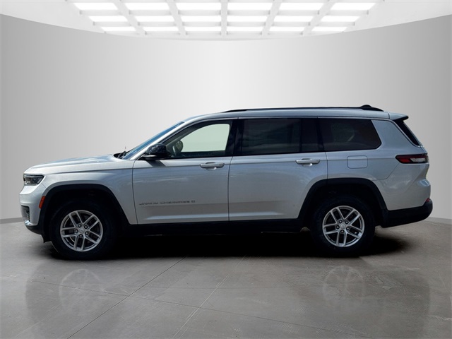 2022 Jeep Grand Cherokee Laredo photo 3